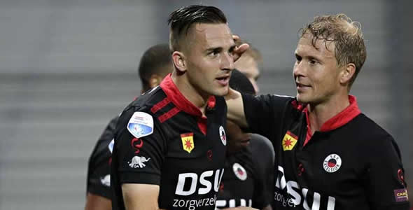 更像是一面 更像是一面