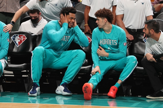 他们难免感 他们难免感